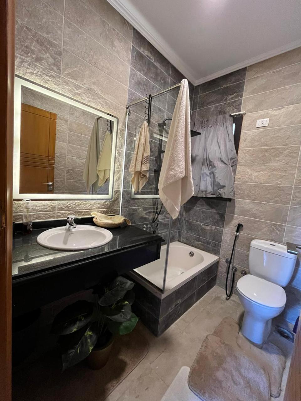 A Partment For Rent Beside Auc New Apartment *