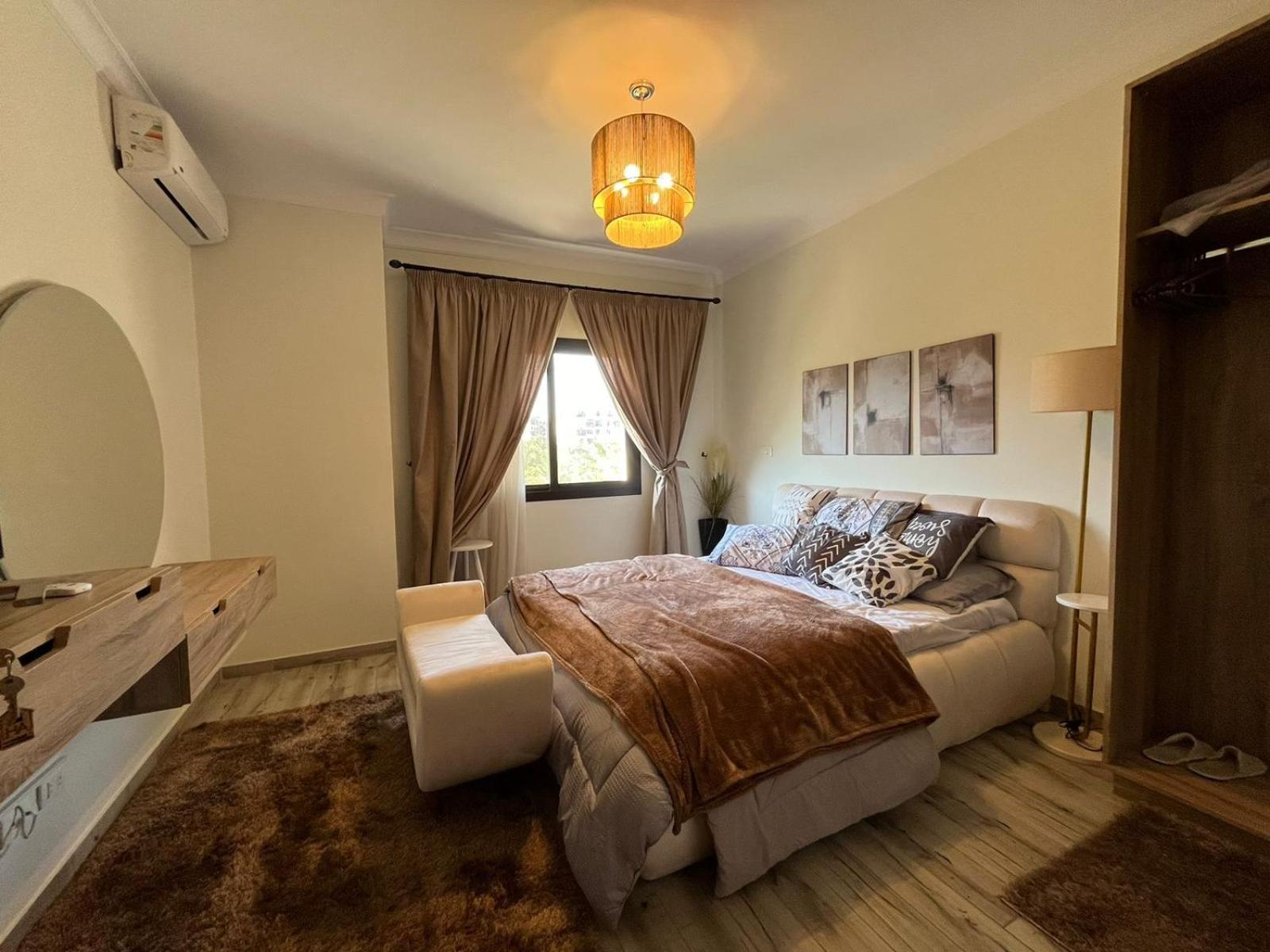 A Partment For Rent Beside Auc New Apartment